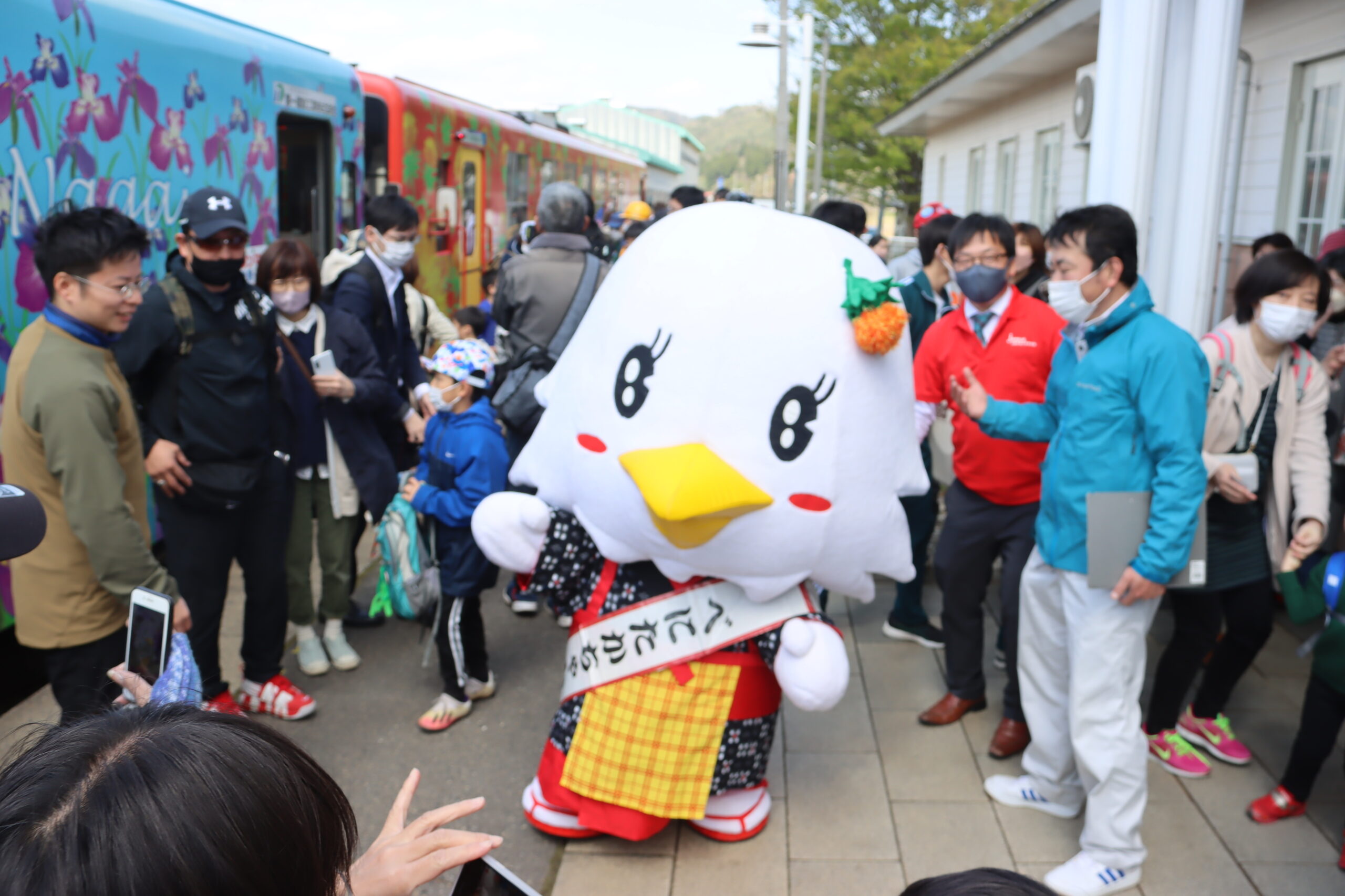開業100周年　べにたかと列車