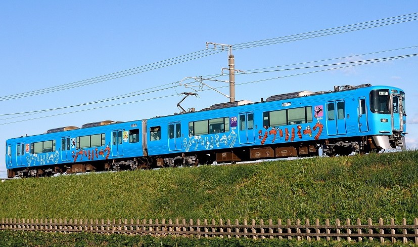 ジブリパークをイメージしたラッピング車両